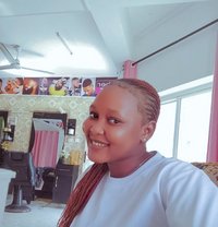 Zaina - Intérprete de adultos in Mombasa