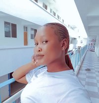 Zaina - Intérprete de adultos in Mombasa
