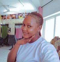 Zaina - Intérprete de adultos in Mombasa