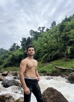 Zak - Male companion in Bangkok Photo 1 of 3