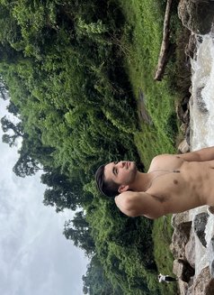 Zak - Male companion in Bangkok Photo 2 of 3