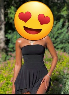 Zam - masseuse in Nairobi Photo 2 of 4