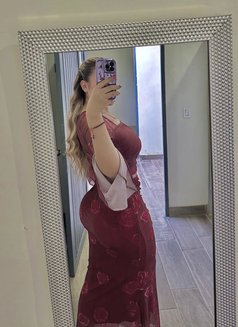 Zandra - escort in Umm al-Qaiwain Photo 2 of 2