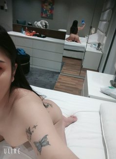ZANDY in juffair - Transsexual escort in Al Manama Photo 12 of 13