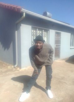 Zanothando - Male escort in Johannesburg Photo 5 of 11