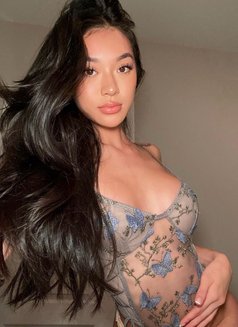 Zara Anderson - escort in Singapore Photo 5 of 7