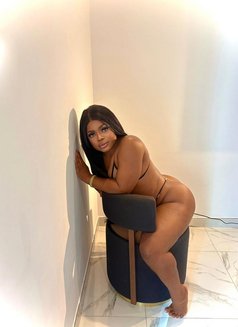 Zara - puta in Dubai Photo 1 of 8