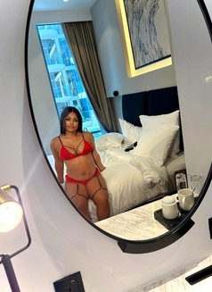 Zara - puta in Dubai Photo 2 of 8