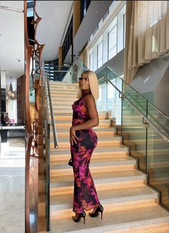 Zara sexy SQUIRTER & SLOPPY DEEPHROATER - puta in Abu Dhabi Photo 14 of 18