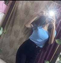 Zara Khan - puta in New Delhi