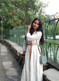 Zara Khan - escort in New Delhi Photo 2 of 4