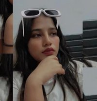 ZARA KHAN - puta in New Delhi