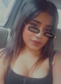 Zara Khan available for cam and real - puta in New Delhi Photo 1 of 4