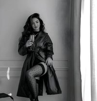 Zara - escort in İstanbul Photo 1 of 10
