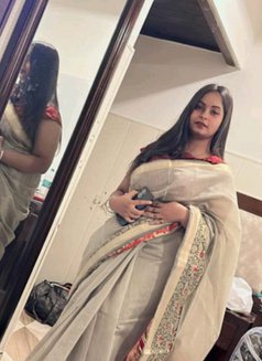 Zareen - escort in New Delhi Photo 8 of 21