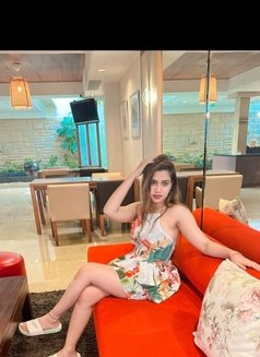 Zareena - escort in Singapore Photo 3 of 8