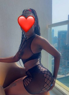 Zari sexy boobies and ass - puta in Dubai Photo 16 of 17