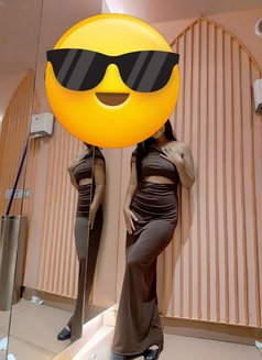 Zarina - Intérprete de adultos in Bangalore Photo 2 of 2