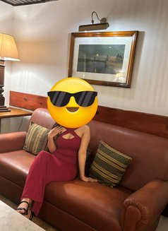 Zarina - Intérprete de adultos in Bangalore Photo 1 of 2