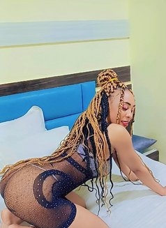 Karen - escort in Mumbai Photo 3 of 5