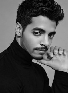 Zaro Veyn | For Women in Bangalore - Acompañantes masculino in Bangalore Photo 2 of 7
