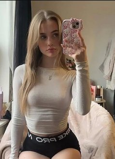 Zasmin Available Maldives - escort in Maldives Photo 1 of 3