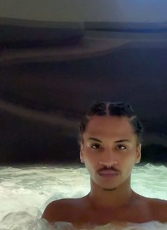 Zavionx - Male escort in Dubai Photo 3 of 3