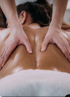 Žãÿ X̌ - masseur in Kathmandu Photo 8 of 8