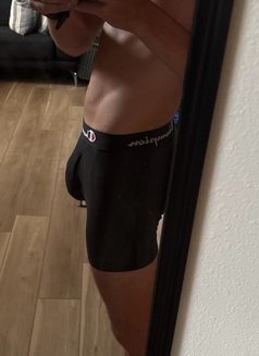 Zayd - Male escort in Riyadh Photo 1 of 30