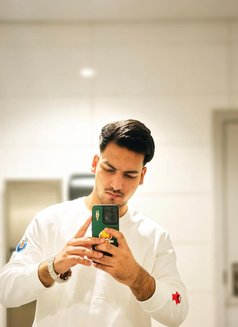 Zayn - Male escort in Kolkata Photo 2 of 7