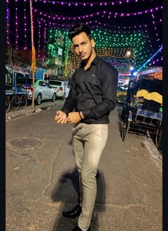 Zayn - Male escort in Kolkata Photo 9 of 17
