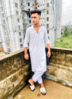 Zayn - Male escort in Kolkata Photo 12 of 17