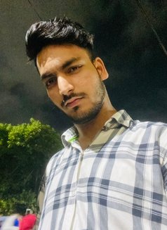 Zayn - Male escort in Kolkata Photo 13 of 17