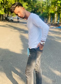 Zayn - Male escort in Kolkata Photo 14 of 17