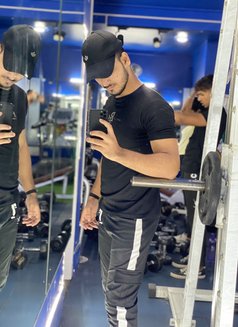 Zayn - Male escort in Kolkata Photo 15 of 17