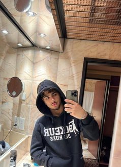 Zayn - Male escort in Abu Dhabi Photo 3 of 5