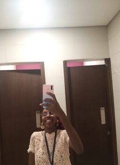 Sonie - puta in Nairobi Photo 4 of 4