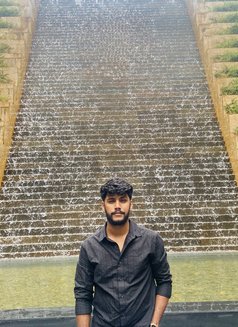 Zee - Male escort in Mumbai Photo 4 of 4