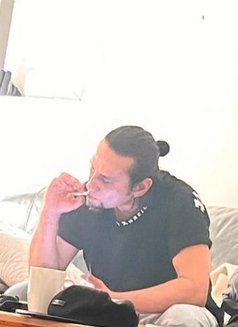 Zee - masseur in Berlin Photo 2 of 2