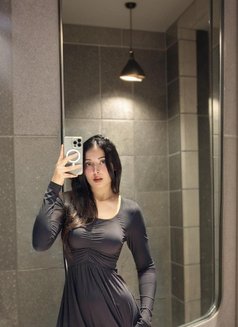 Zeenat - puta in Dubai Photo 1 of 2