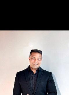 Zeeshan Yousaf - Male escort in Dubai Photo 4 of 6