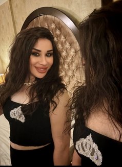 IZABELLA AZERİ - Transsexual escort in Beirut Photo 24 of 28