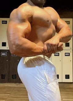 Zein - Acompañantes masculino in Dubai Photo 3 of 4