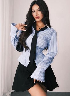 Zeina - escort in Abu Dhabi Photo 6 of 8