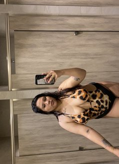 Zeinab - puta in Dubai Photo 1 of 2