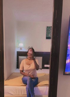 Zelena Ros - puta in Chennai Photo 9 of 10