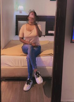 Zelena Ros - puta in Chennai Photo 10 of 10