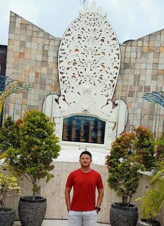 Zen Manly - Male escort in Bali Photo 2 of 4