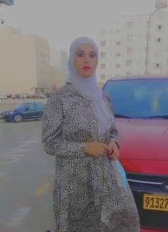 زينب - puta in Muscat Photo 1 of 1
