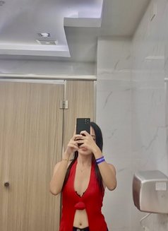 Zynn - escort in Manila Photo 2 of 4